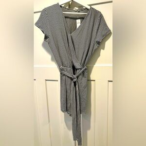 Gap Romper Sz L Navy Stripe Wrap top w/hook & eye closure Pockets Tie belt NWT